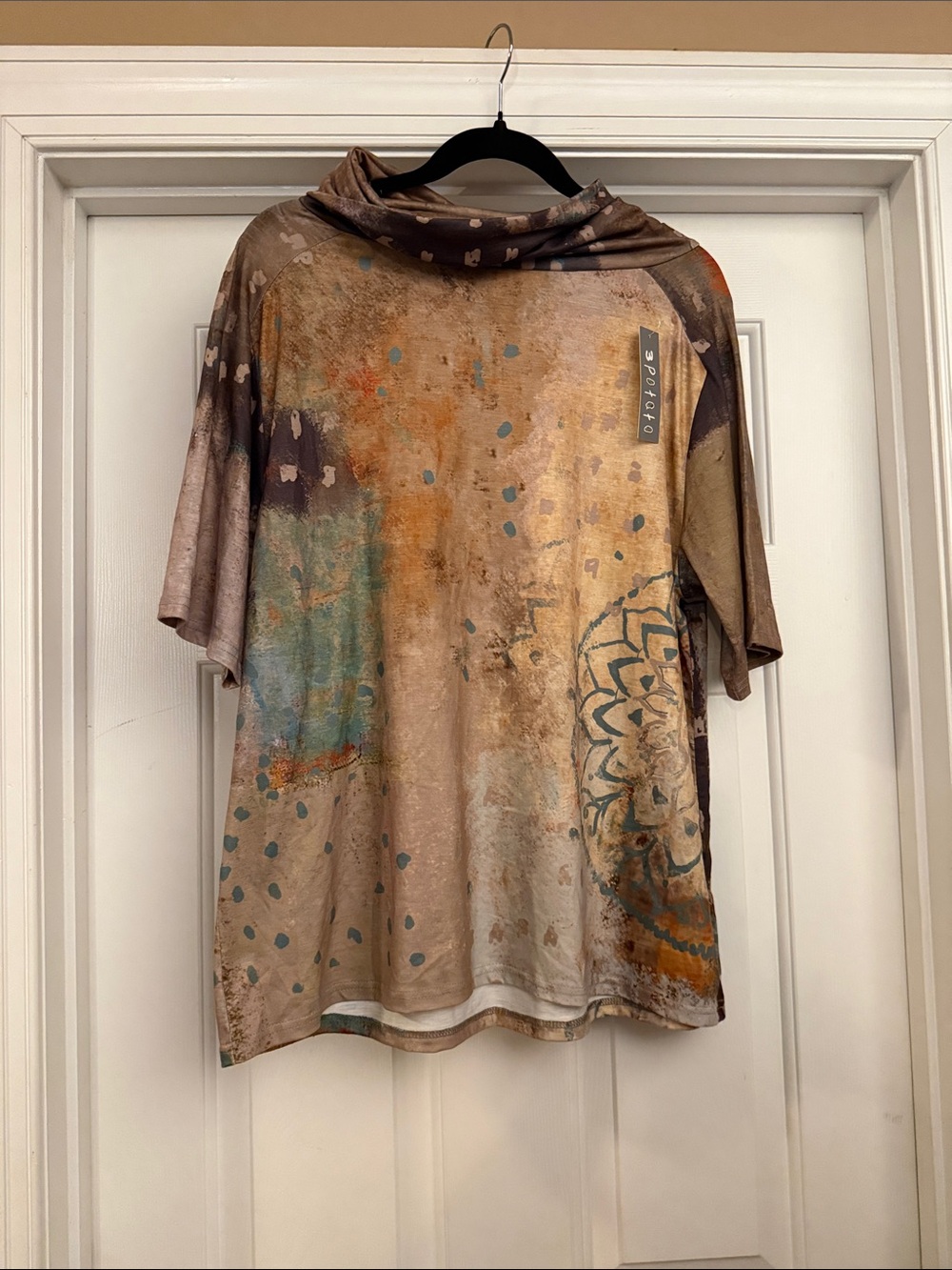 Abstract Print Women Short-Sleeve Shirt in Brown and Tan